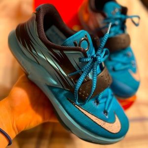 KD 7 youth basketball shoes. Size 6.5y